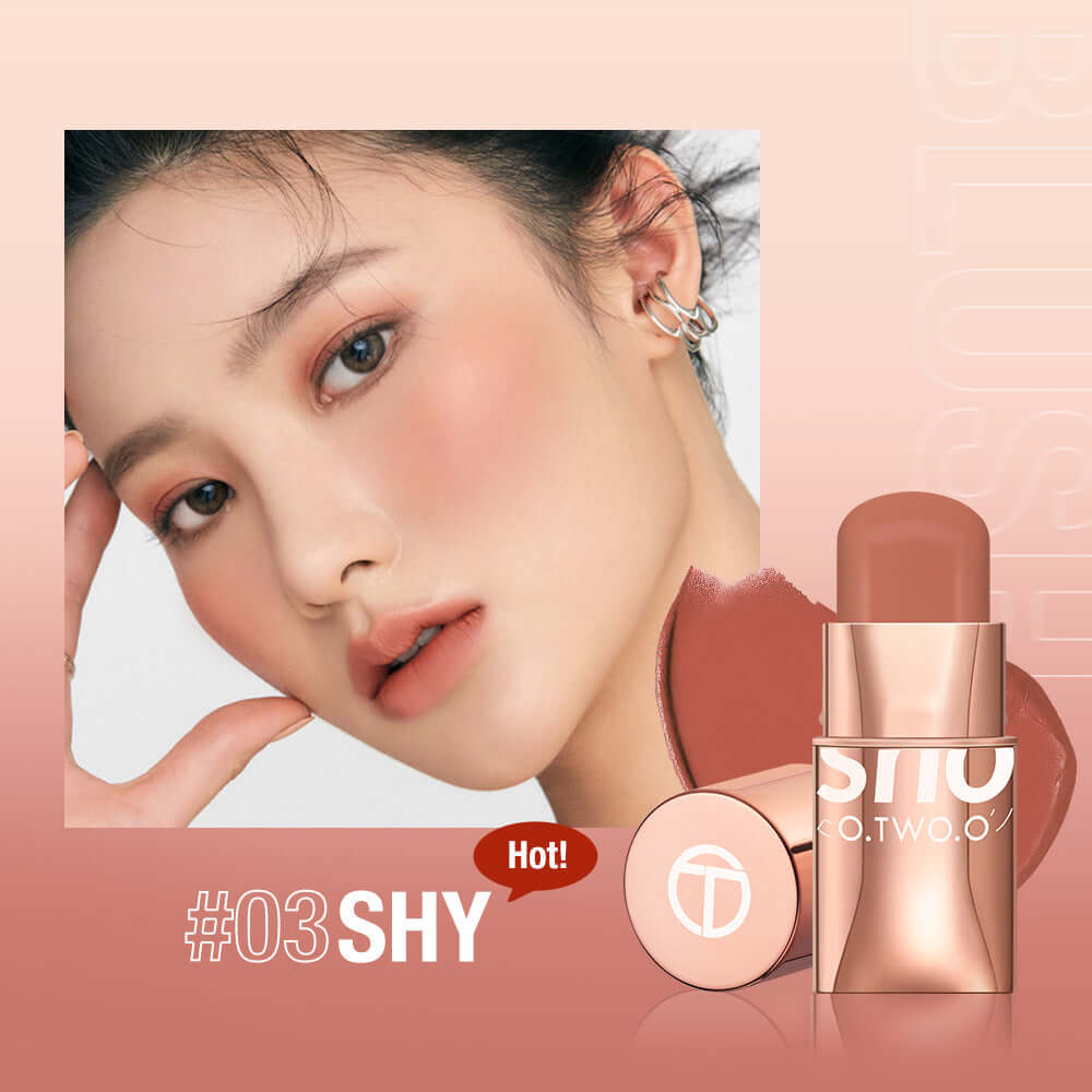 Blush Crème Naturelle Tonifiante avec modèle, effet frais et lumineux, teinte #03SHY