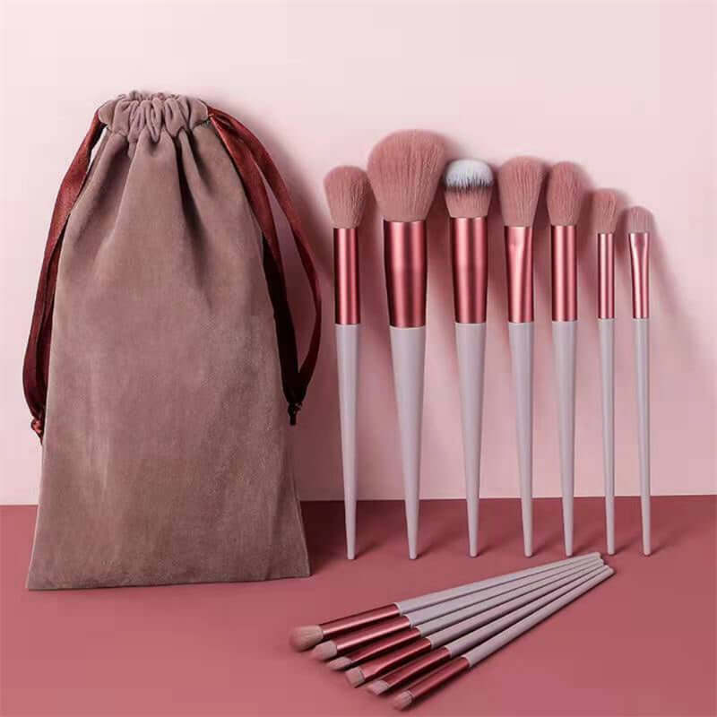 Set de pinceaux de maquillage 13pcs avec pochette pour une application parfaite.