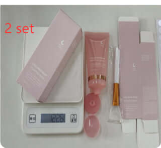 Masque de nuit au collagène norelia beauty - set de produits de soin et accessoires sur une balance.