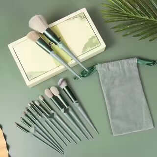 set de pinceaux de maquillage 13pcs avec étui et accessoires pour un maquillage professionnel.